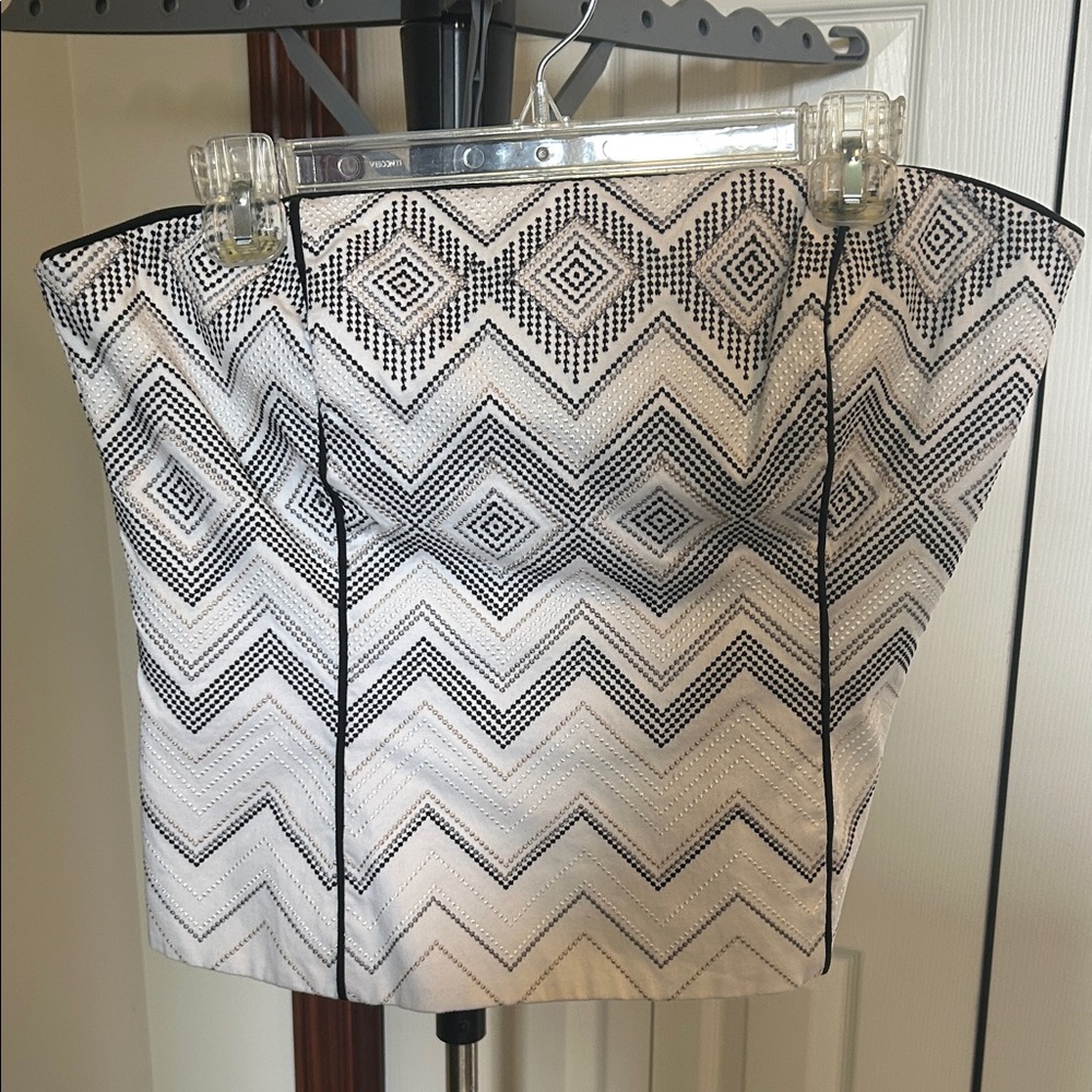 White House Black Market Black and White Zigzag Top